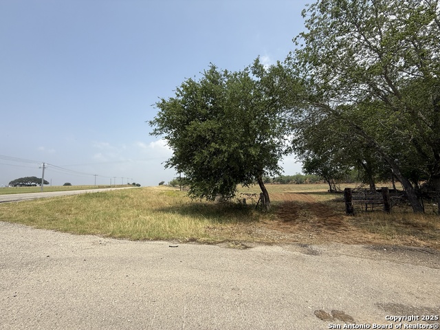 1404 Us Highway 87 W Property Photo 5