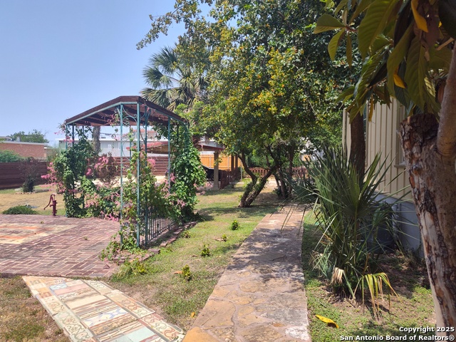 311 Howard Property Photo 4