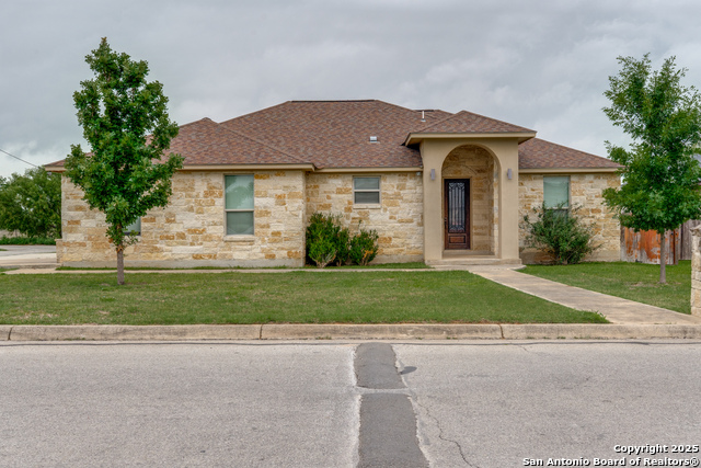 712 Crestview Property Photo 1