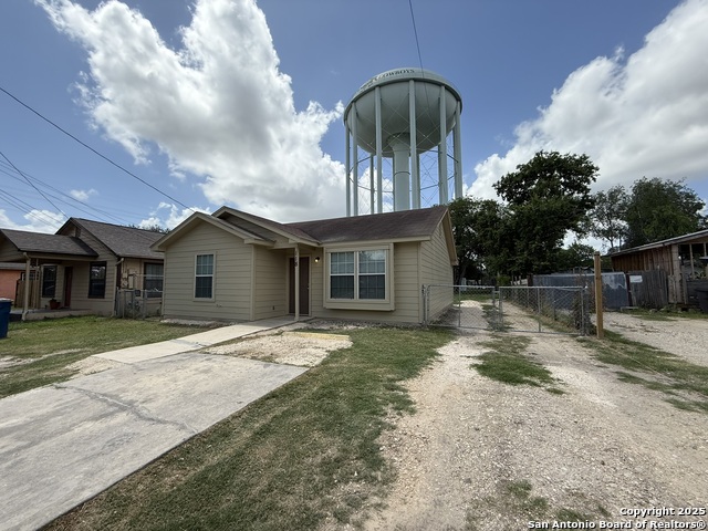 118 Drury Ln Property Photo 1