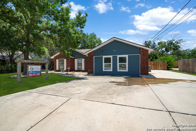 209 S Main Property Photo 5