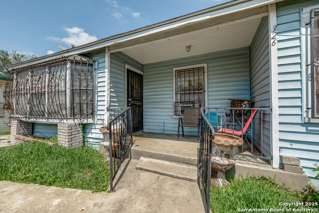 326 Balboa Ave Property Photo 4