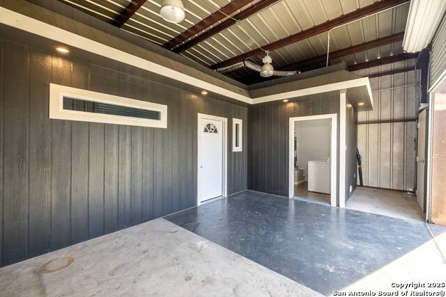 304 E 9th Property Photo 2
