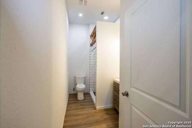 304 E 9th Property Photo 16