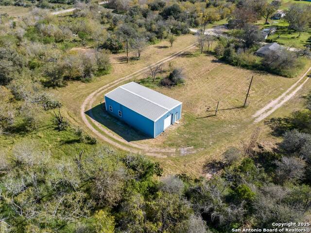 304 E 9th Property Photo 27