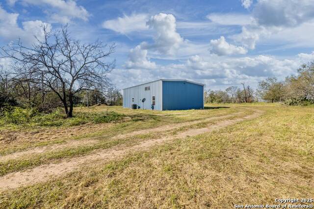 304 E 9th Property Photo 35