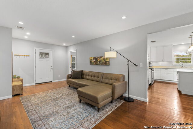 527 Eleanor Ave Property Photo 5