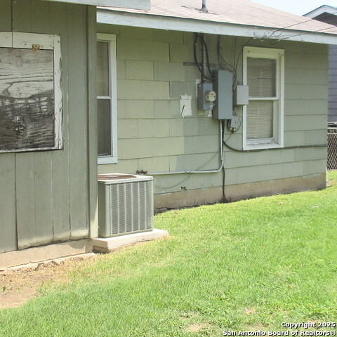 166 Hartford Property Photo 7