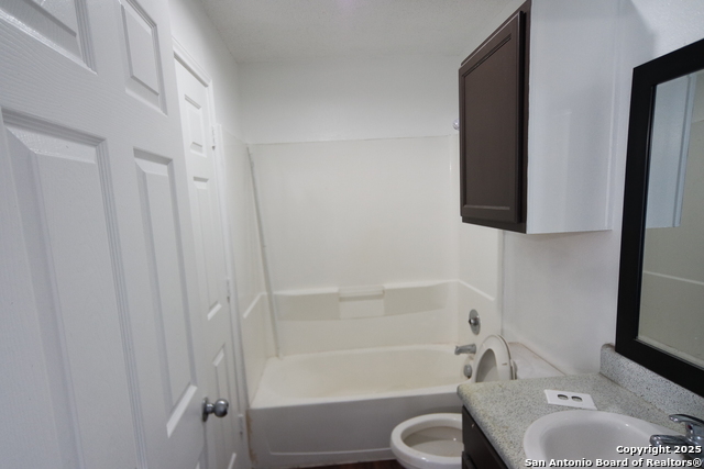 642 Gillette Blvd Property Photo 9