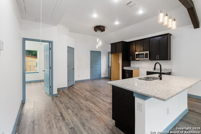 241 Hawthorne Property Photo 6