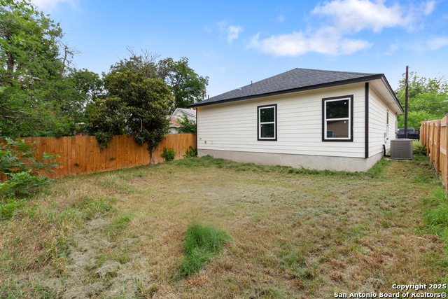 241 Hawthorne Property Photo 22