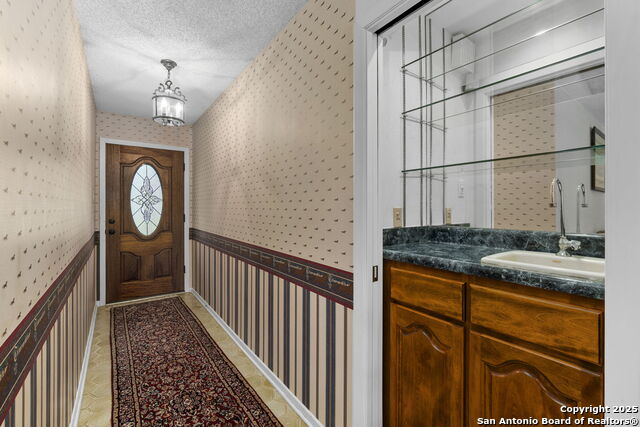 109 Country Club Property Photo 5