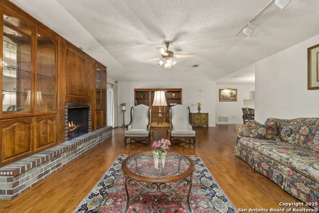 109 Country Club Property Photo 7