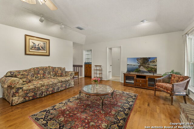 109 Country Club Property Photo 8