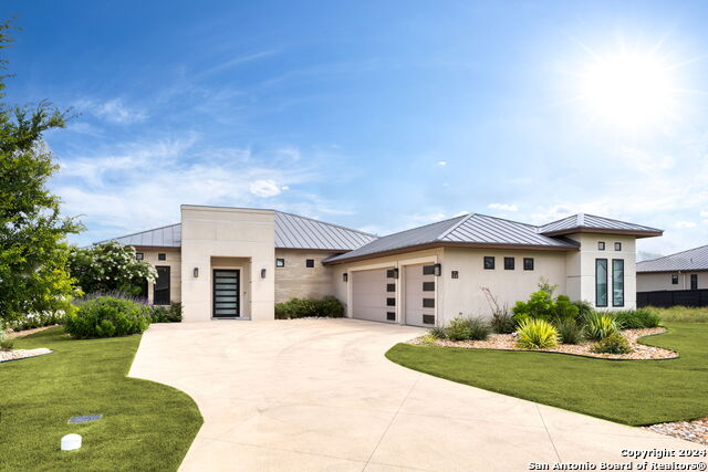 34 Mariposa Pkwy E Property Photo 1