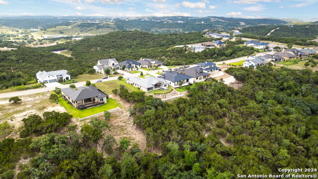 34 Mariposa Pkwy E Property Photo 4