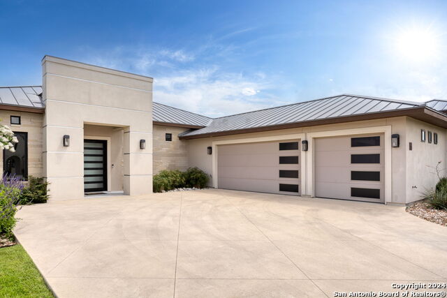 34 Mariposa Pkwy E Property Photo 6