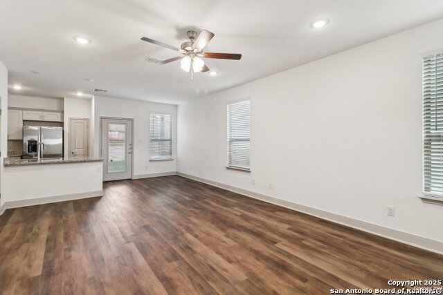 10215 Tulipwood Run Property Photo 6
