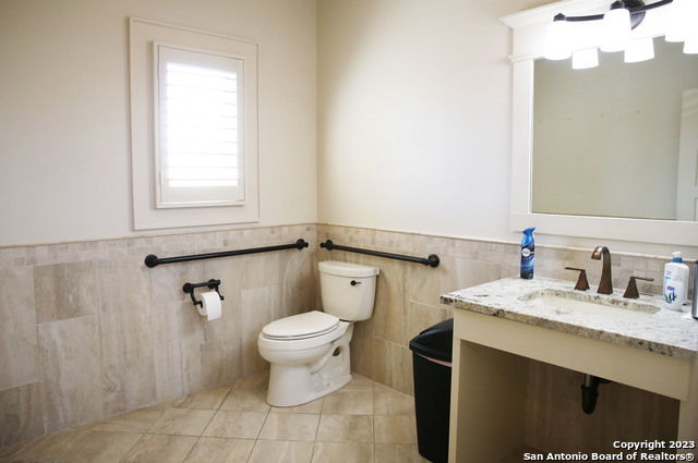 229 N Main St Property Photo 14
