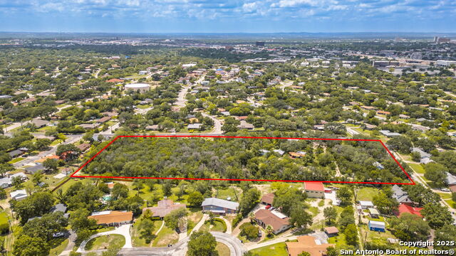 2422 Hillcrest Dr Property Photo 4