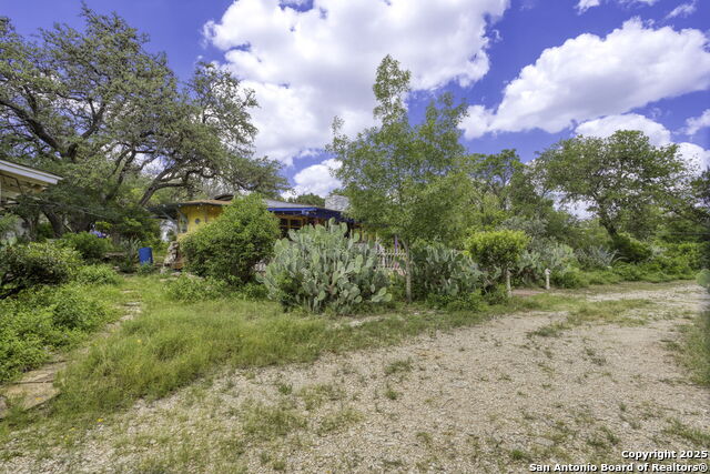 2422 Hillcrest Dr Property Photo 8