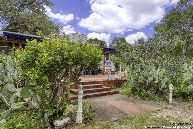 2422 Hillcrest Dr Property Photo 9