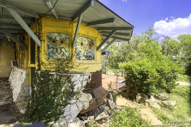 2422 Hillcrest Dr Property Photo 25
