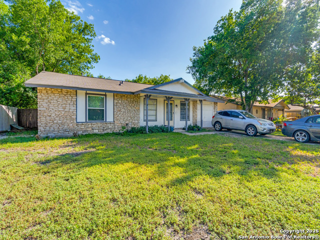 7330 GLEN CROSS DR Property Photo 1