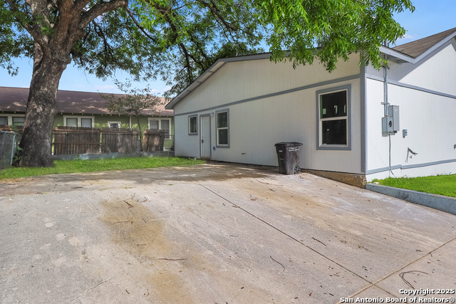 2402 W Martin St Property Photo 1