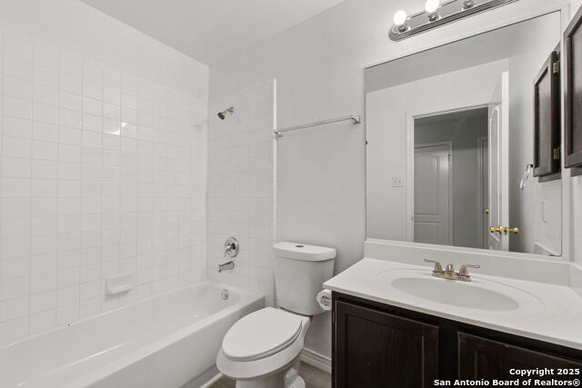 431 Golden Walk Property Photo 13