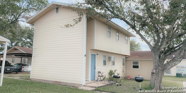 657 W 4th St Property Photo 1