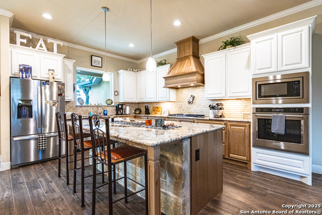 200 S Calvin Barrett Property Photo 1