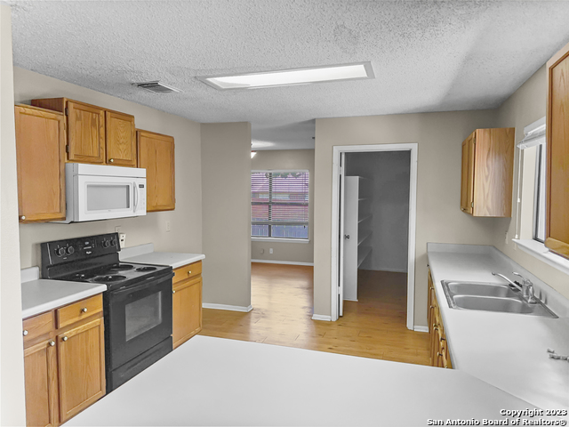 3712 Whitefield Square Property Photo 5