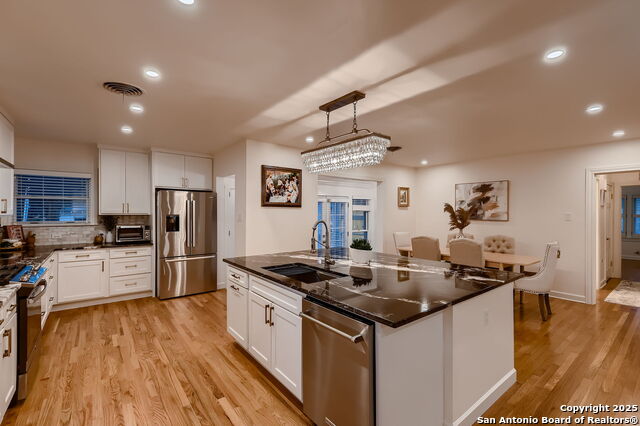 325 Canterbury Hill Property Photo 10