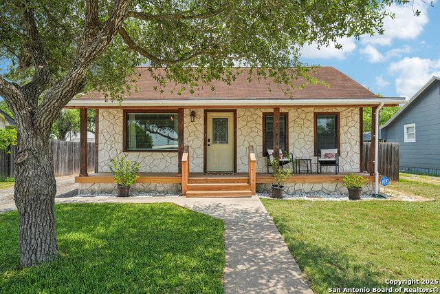 714 N Esplanade