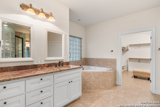 106 Oak Meadow Ln Property Photo 39