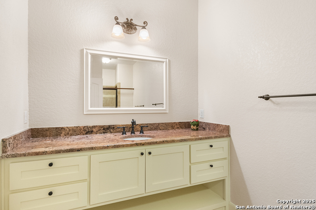 106 Oak Meadow Ln Property Photo 41