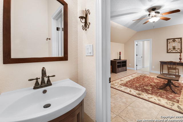 106 Oak Meadow Ln Property Photo 43
