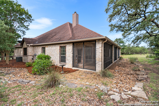 106 Oak Meadow Ln Property Photo 48