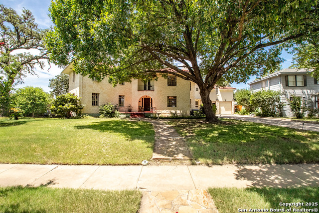2235 W Kings Hwy Property Photo 1