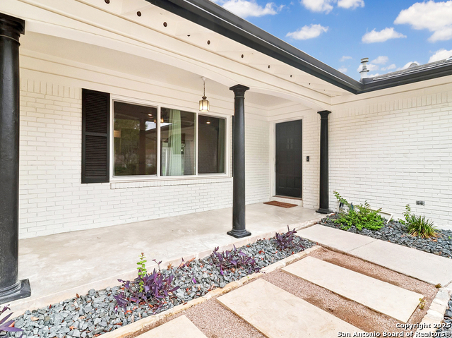 2727 Belvoir Dr Property Photo 2