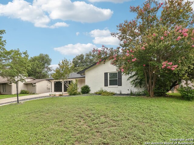 2727 Belvoir Dr Property Photo 3