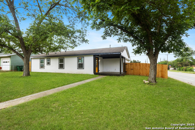 502 E Palfrey Property Photo 1