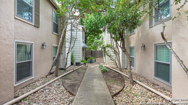 2300 Nacogdoches Property Photo 1