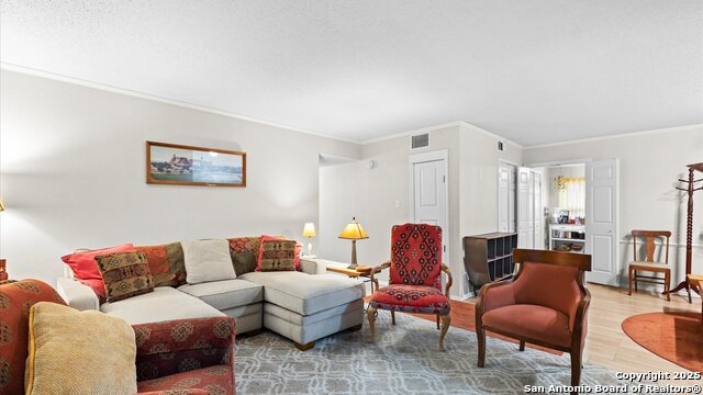 2300 Nacogdoches Property Photo 11