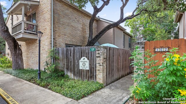 2300 Nacogdoches Property Photo 28