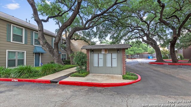2300 Nacogdoches Property Photo 29