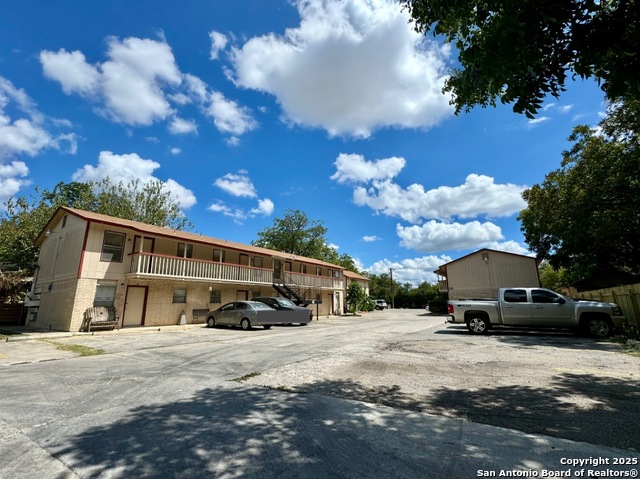 1523 Quintana Property Photo 3