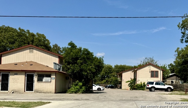 1523 Quintana Property Photo 14