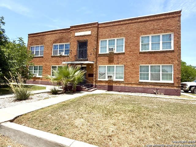 1409 W Woodlawn Avenue Property Photo 1